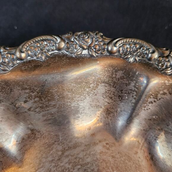Vintage Oneida Silver Plated Floral Trim Serving Bowl Scalloped - Picture 3 of 5